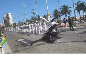 Militar da marinha é atropelad0 por motociclista durante o desfile de 7 de setembro, em Fortaleza