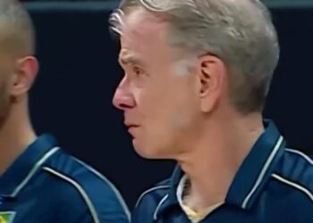 Após mort3 da mãe, técnico Bernardinho vai às lágrimas em jogo do Mundial de Vôlei