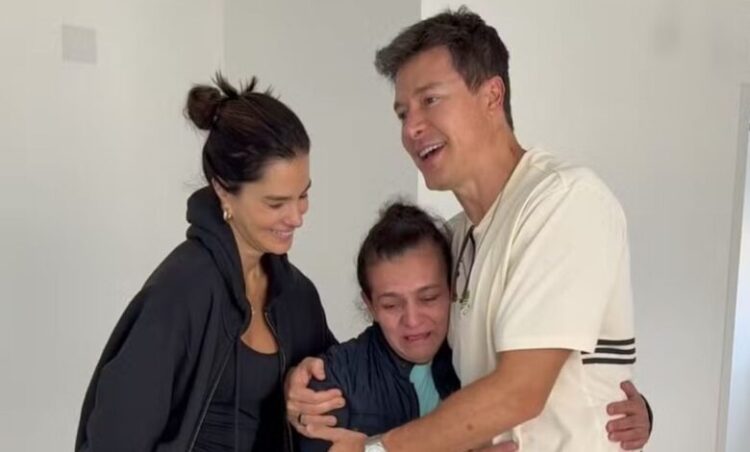 Rodrigo Faro presenteia funcionária com apartamento após 15 anos de trabalho