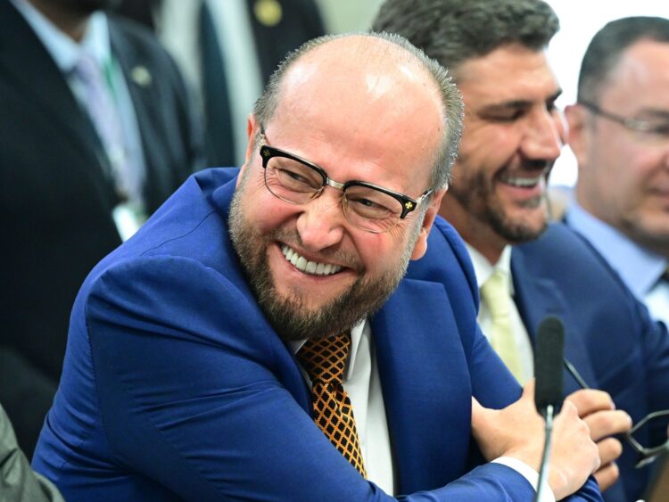 Advogado investigado pela PF se nega a assinar juramento de falar a verdade à comissão