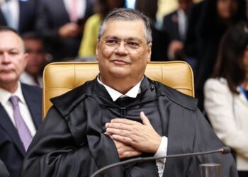 Dino autoriza silêncio de presidente de sindicato ligado a irmão de Lula