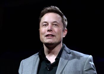 Elon Musk atinge patrimônio líquido de US$ 500 bilhões