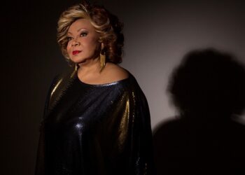 Após polêmica com a direita, show de Alcione em BH teve público baixo. Cantora lamentou