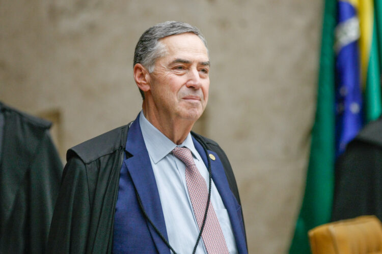 Em ato de despedida, Barroso vota para que aborto até 12ª semana de gestação não seja crime