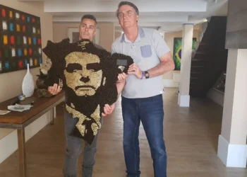 Deputada pede apuração após PM comprar quadros de artista bolsonarista