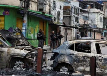 “Parece até ano novo”: policial grava vídeo durante megaoperação marcada por intenso tiroteio no Rio de Janeiro
