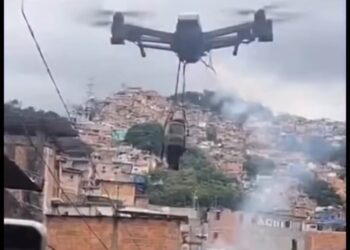 Criminosos usam drone com explosivos para atacar policiais em megaoperação no Rio