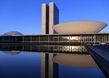 Câmara começa votação que pode zerar IR de 16 milhões de brasileiros e taxar “super-ricos”