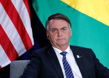 Defesa de Bolsonaro protocola novo pedido no STF pelo fim da prisão domiciliar