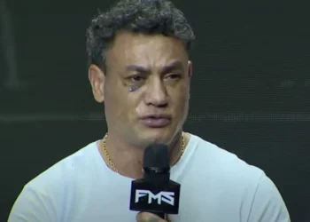 Popó chora, anuncia aposentadoria e lamenta briga com Wanderlei Silva