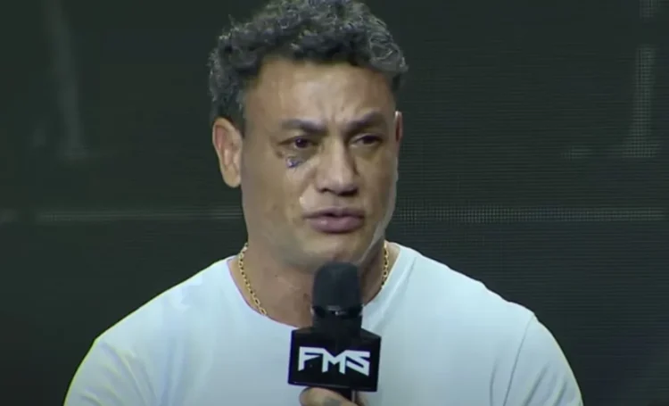 Popó chora, anuncia aposentadoria e lamenta briga com Wanderlei Silva