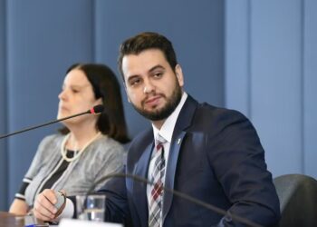 Ex-assessor de Bolsonaro não entrou no país, e Moraes errou feio