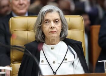 Depois de Barroso, outro ministro do STF cogita se aposentar mais cedo: Cármen Lúcia