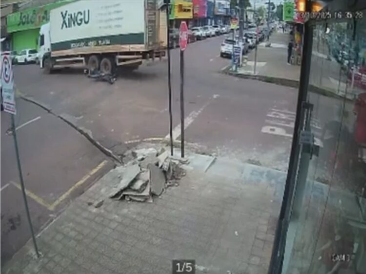 Jovem morre em trágico acidente após caminhão avançar preferencial em Itaituba