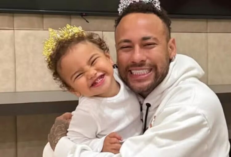 Neymar faz “vingança” bem-humorada após filha levar bolada em jogo do Santos