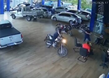 Empresário é executado a tiros em loja de carros no RN; policial à paisana reage e mata criminoso