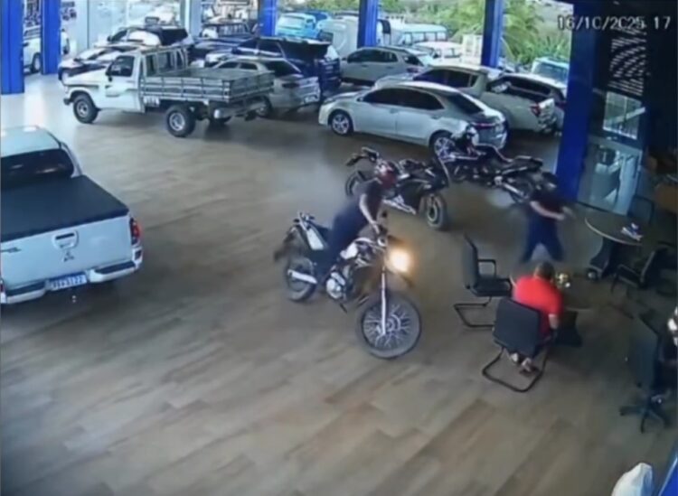 Empresário é executado a tiros em loja de carros no RN; policial à paisana reage e mata criminoso