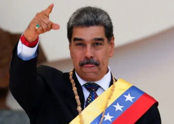 Maduro transforma venezuelanos em espiões: novo app manda população vigiar vizinhos 24h por dia
