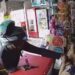 “Vou dar um tiro bem na sua cara”: assaltante rende mulher e ameaça em comércio no bairro Liberdade, em Itaituba
