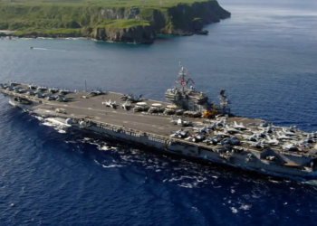 EUA enviam maior porta-aviões do mundo ao Caribe em nova escalada contra a Venezuela e o narcotráfico