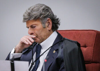 Fux desmonta “crime de desinformação” de Moraes e defende críticas às urnas: “Questionar urnas não é crime contra a democracia”