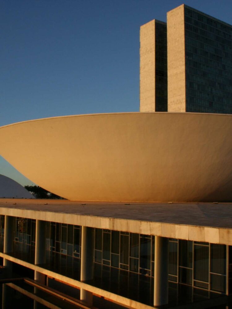 Dívida pública federal sobe 2,59% em agosto e Tesouro eleva projeção para estoque