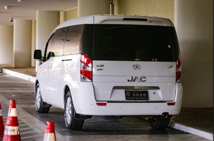 Senado aluga 79 SUVs de luxo com teto solar por R$ 47 milhões