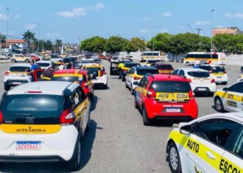 Autoescolas de Belém protestam no Mangueirão contra possível retirada da obrigatoriedade de aulas práticas para CNH