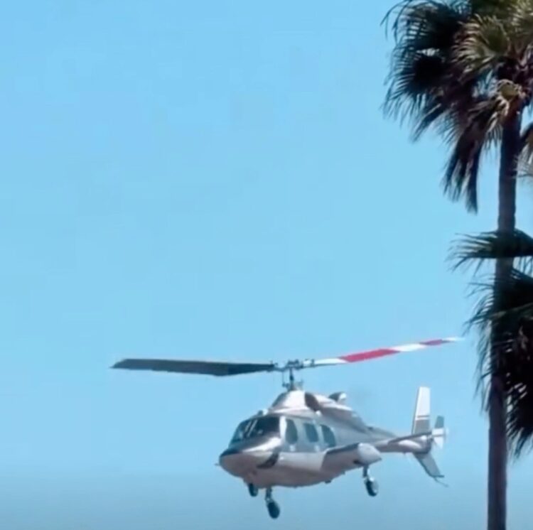 Helicóptero perde controle e cai em praia popular da Califórnia, nos EUA