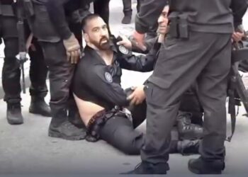 Vídeo mostra delegado baleado sendo socorrido por colegas; policial teve a perna amputad@