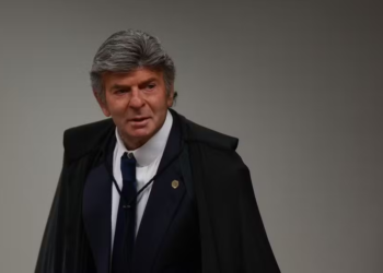 Ministro Fux pede mudança de turma no STF e deve ficar fora de processos sobre atos do 8 de Janeiro