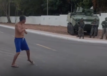 Homem chama fuzileiros navais para a briga em Outeiro e cena viraliza