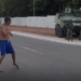 Homem chama fuzileiros navais para a briga em Outeiro e cena viraliza