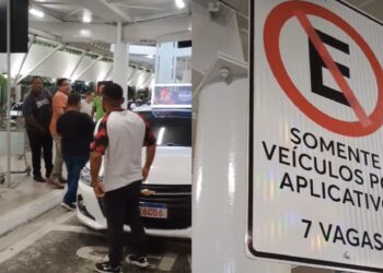 Conflit0 entre taxistas e motorista de aplicativo gera tumulto no Aeroporto de Belém