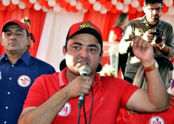 Prefeito do Piauí é acusado de agredir adolescentes e invadir chácara armado com pistola