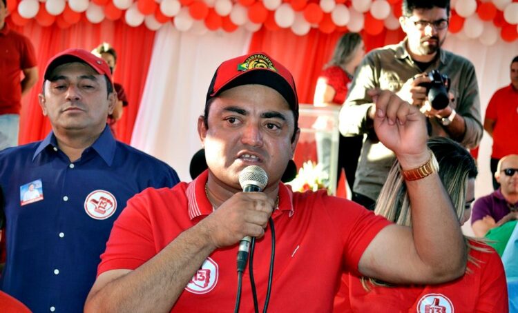 Prefeito do Piauí é acusado de agredir adolescentes e invadir chácara armado com pistola