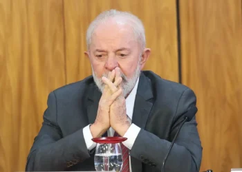 Lula afirma que biodiesel da Petrobras é tão puro que “dá até para beber”