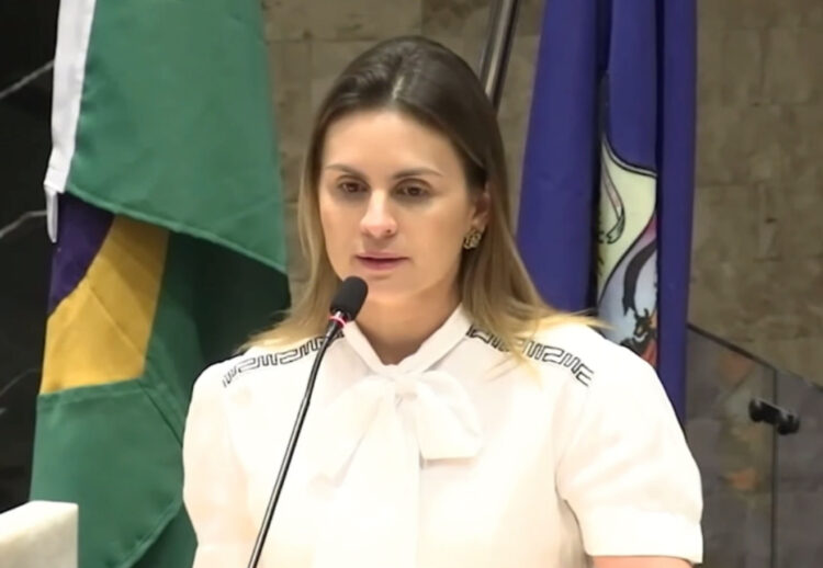 Silvane Ferraz anuncia Cuidoteca em Belém durante última sessão antes da COP30