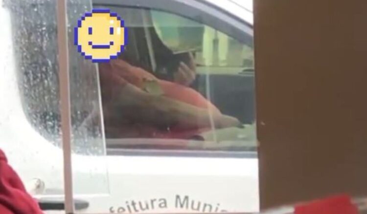 Funcionário público é flagrado se masturb@nd0 dentro de carro da prefeitura em SC