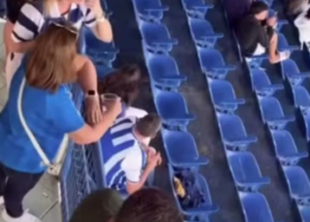 Investigada por racismo e xenofobia, torcedora do Avaí se manifesta após vídeo em jogo contra o Remo