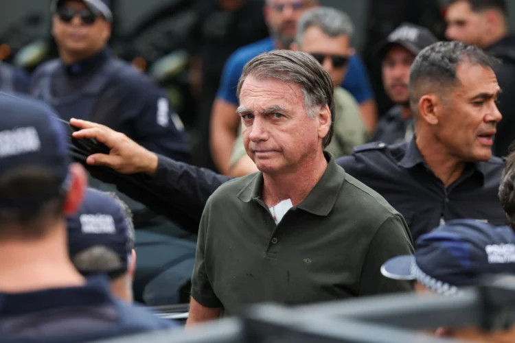 Em crise, Bolsonaro soluça há 23 horas e tem apresentado quadro de vômito seguido de broncoaspiração