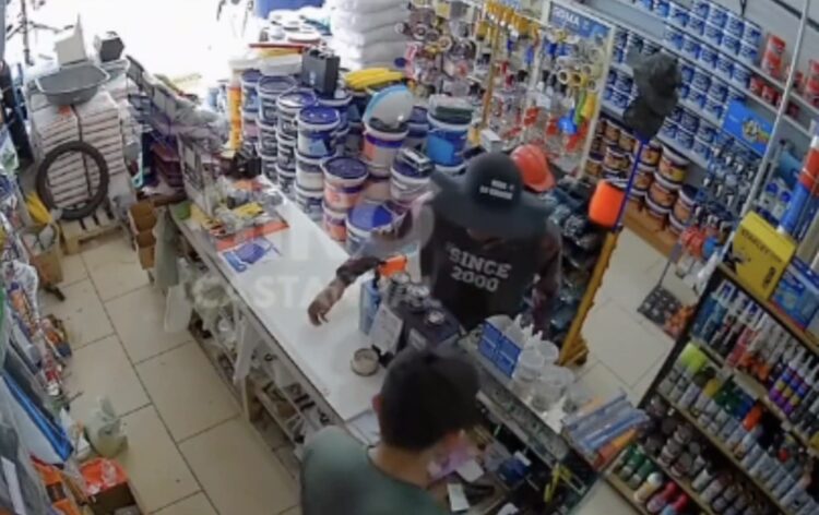 Homem ass4lta loja de materiais de construção em Castanhal e foge rapidamente