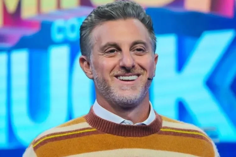 Luciano Huck grava quadro “E aí, quer trocar?” e presenteia motorista paraense com carro elétrico da BYD