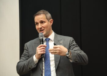 Derrite recua e tira terrorismo do projeto antifacção: “Não é recuo, é estratégia”