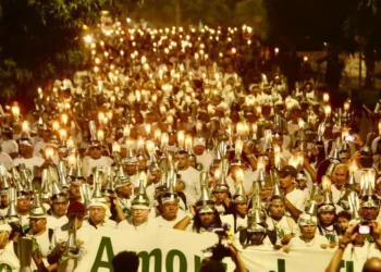 Extrativistas marcham pela floresta viva e movimentam a COP 30