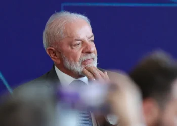 Lula culpa “elite” e fala em jovens presos, mas governo registra menor investimento em universidades em 12 anos