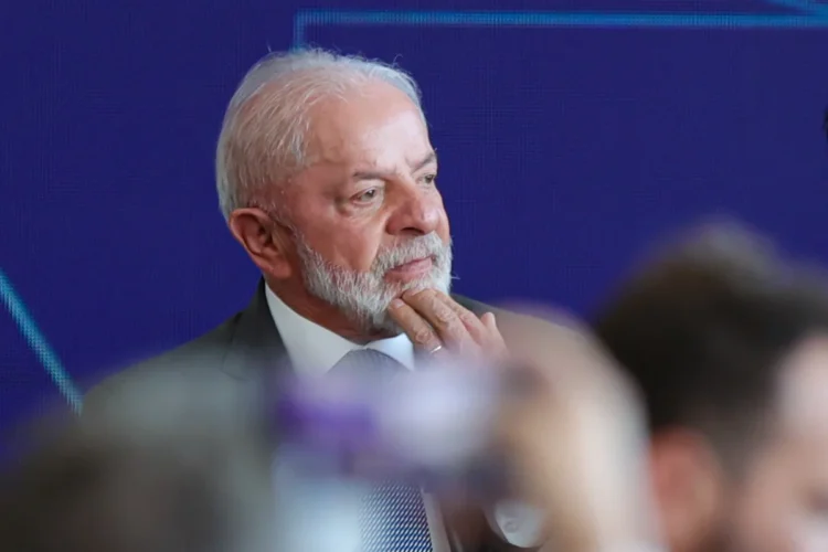 Lula culpa “elite” e fala em jovens presos, mas governo registra menor investimento em universidades em 12 anos