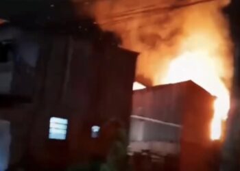 Incêndio de grande proporção destrói casas no Guamá e mobiliza Corpo de Bombeiros