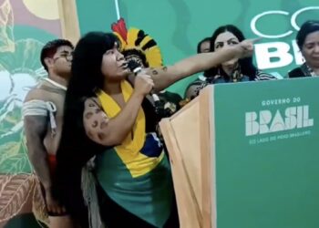 Indígena Kalapalo faz discurso duro na COP 30 e acusa Ministério dos Povos Indígenas de ignorar demandas