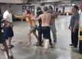 Briga generalizada termina com suposto policial sacando arma no estacionamento do Líder Guamá